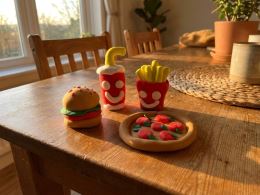 Take Away vytvoř si vlastní fast food hmota 3druhy na kartě 12ks v DBX (1)